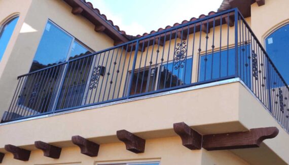 5 Trending Wrought Iron Balcony & Railing Designs