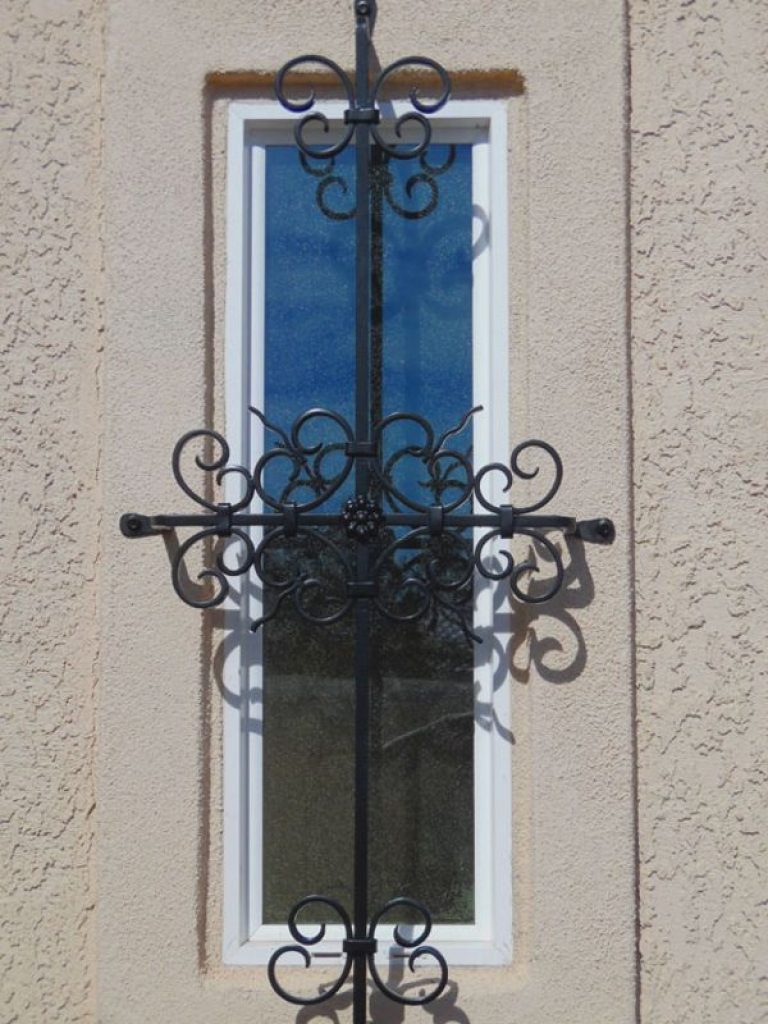 Scrollwork WG0071B